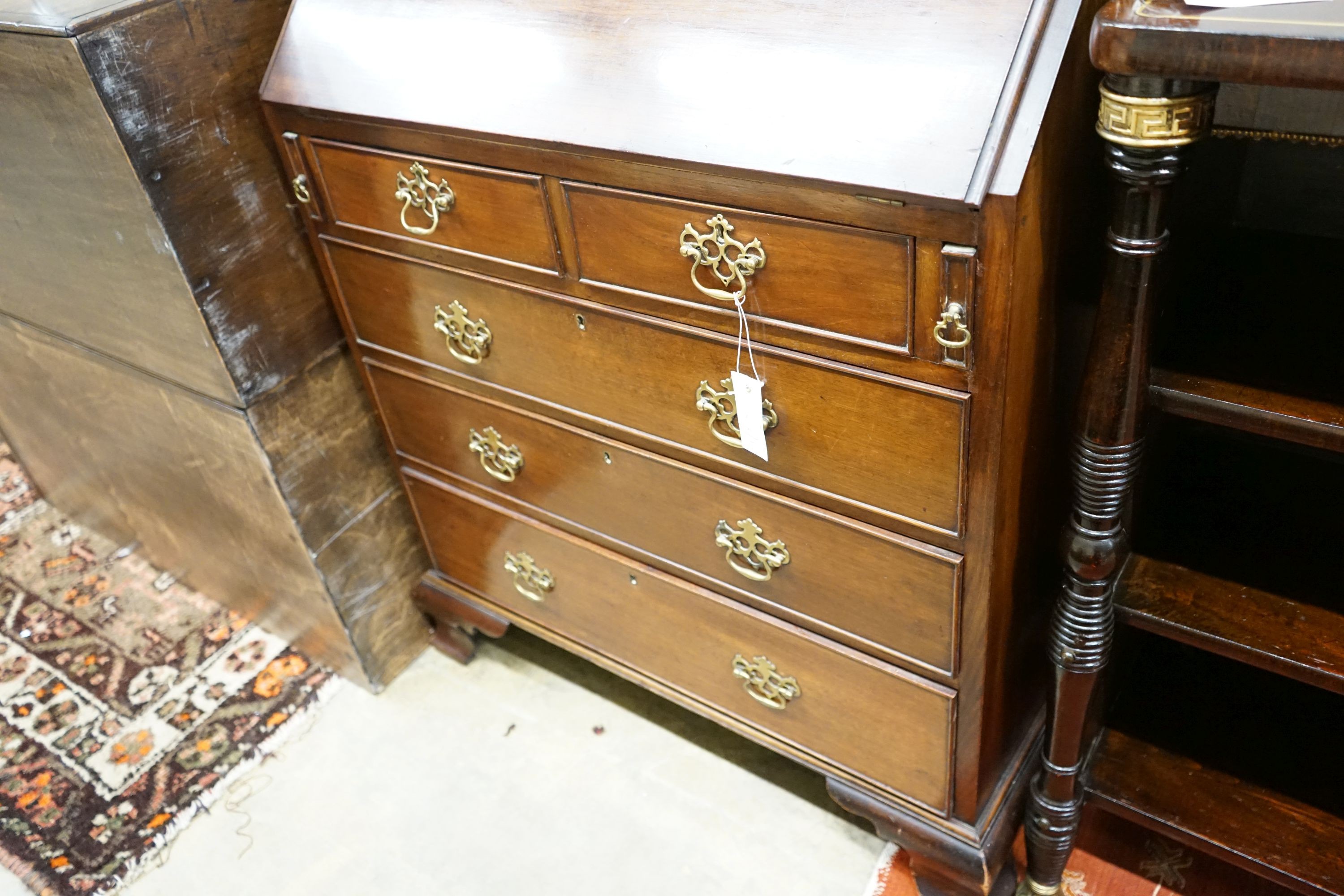 A small George III mahogany bureau, width 73cm, depth 42cm, height 99cm